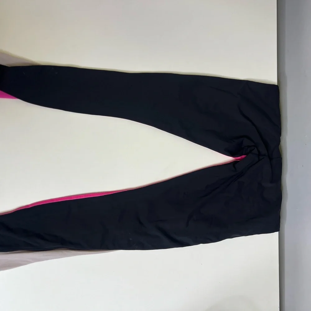 Lululemon Run: Pace Tight
Pinkelicious / Black / Parfait Pink - Size 6 - Picture 12 of 15